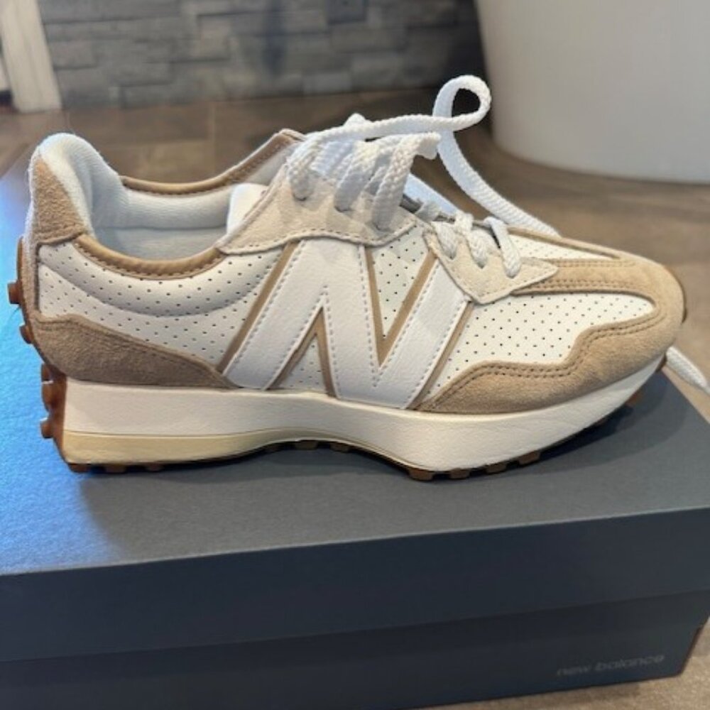 New Balance 327 Beige White New in Box Size 6